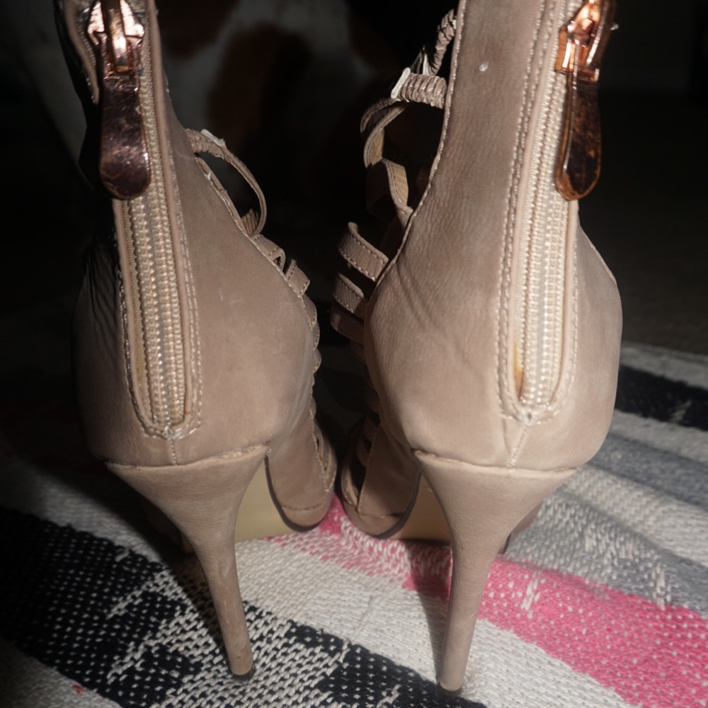 Heels - Picture 2 of 3